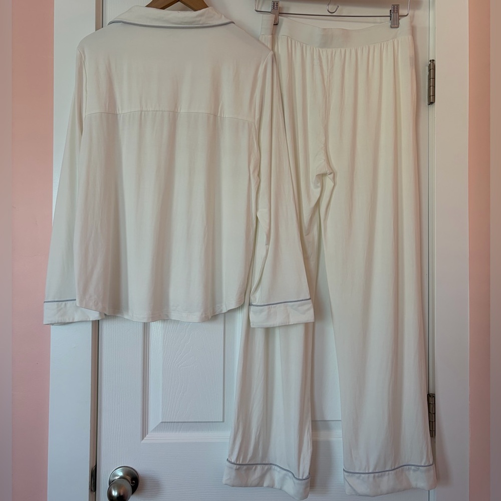 Women's Bamboo Stretch-Knit Long Sleeve Pajama Set in Ivory - Picture 2 of 3